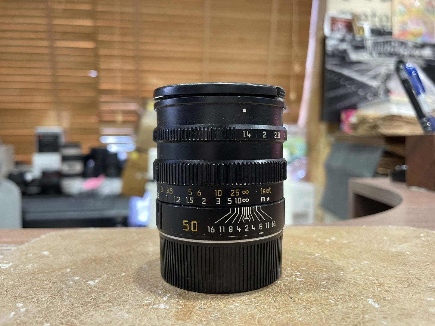 Leica Summilux-M 50mm F/1.4 v,3 Pre-A