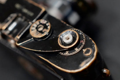 Original black paint Leica M2 (no self-timer) with leica Summicron-M 50/2v.2 rigid