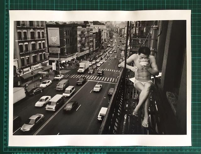 Certificate of Authenticity - Man Eating Dinner in New York's Chinatown (Chien-Chi Chang) signed