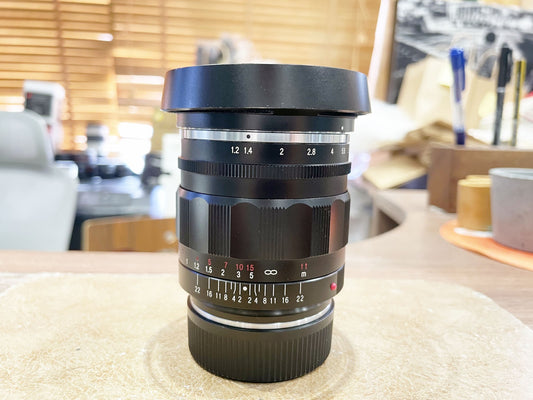 Voigtlander Nokton 35mm F/1.2 Aspherical III Leica M mount + LH-8 Hood