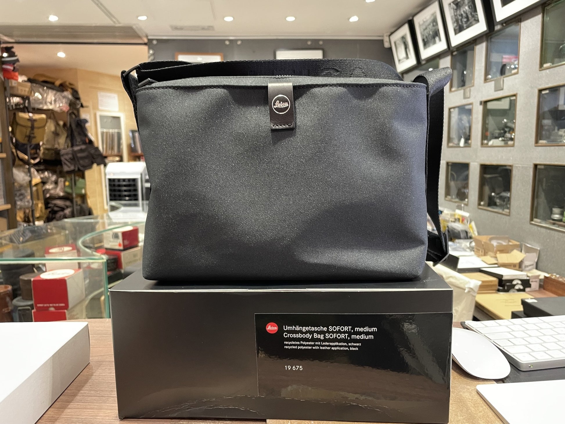 Leica Crossbody Bag Sofort,Medium Black (Used)