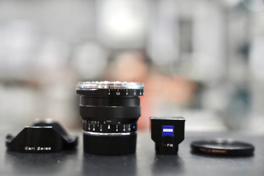 Carl Zeiss Distagon 18mm f/4 ZM with hood and viewfinder (M mount)