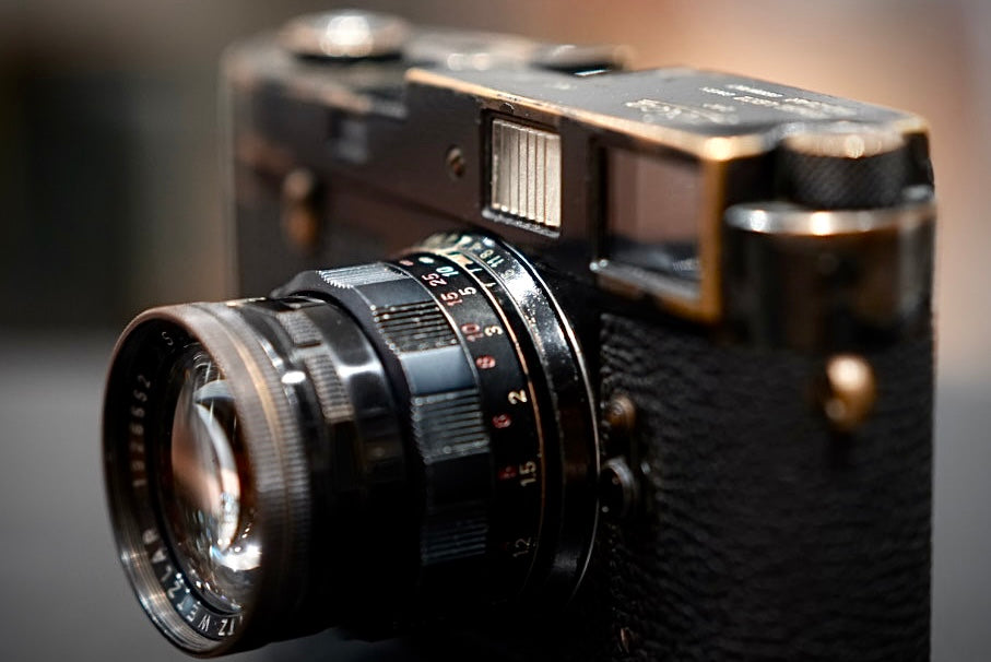 Original black paint Leica M2 (no self-timer) with leica Summicron-M 50/2v.2 rigid