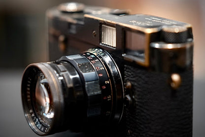 Original black paint Leica M2 (no self-timer) with leica Summicron-M 50/2v.2 rigid