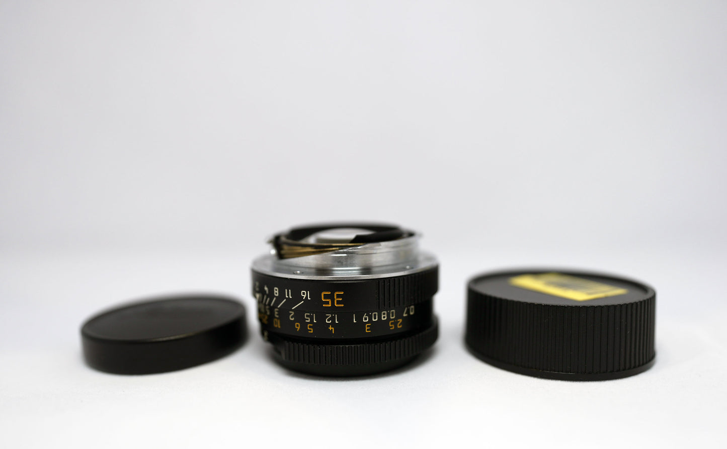 Leica Summicron 35mm F/2 Black (7 Elements) with hood and box #3604809