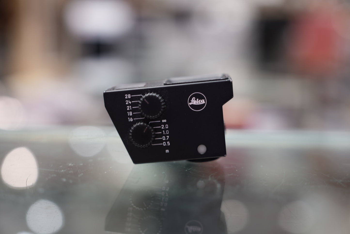 The Universal Wide-Angle Viewfinder M #10569 (TRI-ELMAR-M 16mm 18mm 21mm 24mm 28mm)