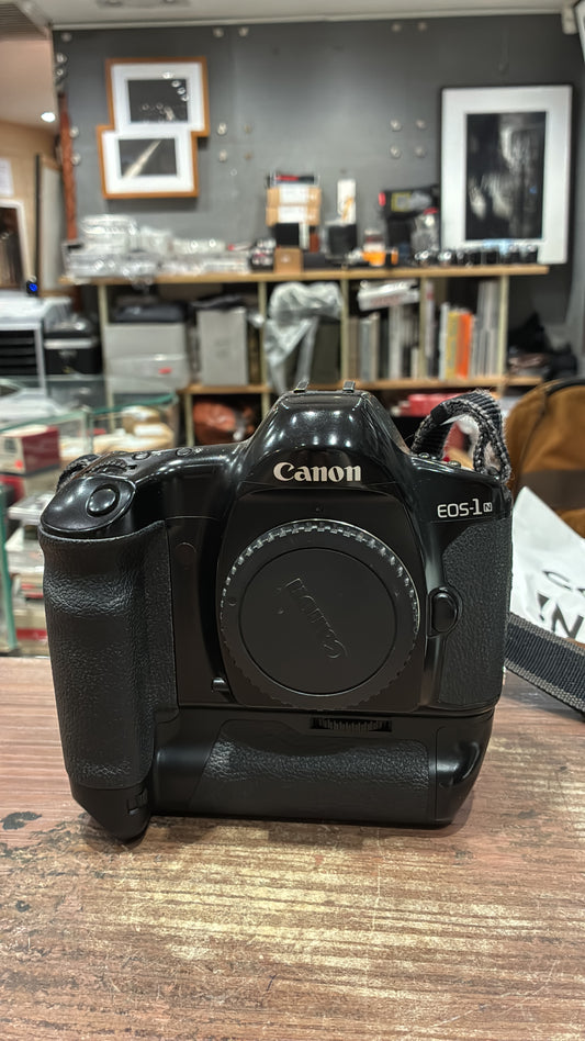 Canon Eos 1N camera #255504