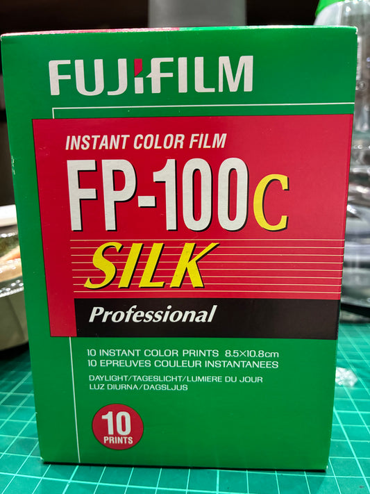 Fujifilm Instant Color Film FP-100c Silk Professional (expired in 2018/2)