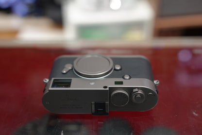 Leica M-P 240 Digital Camera Titanium Set #9010407