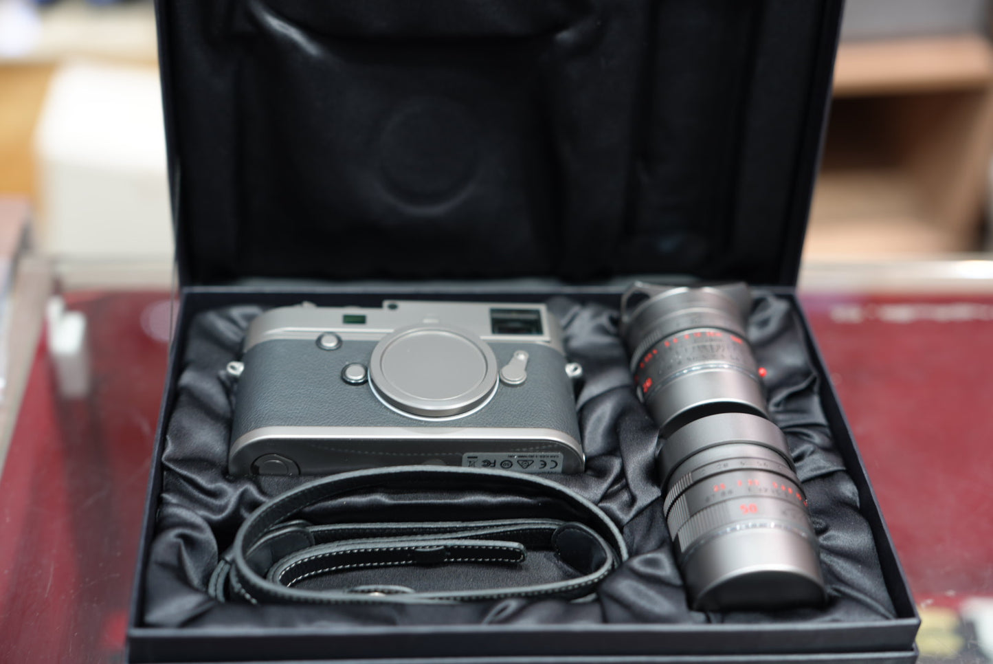 Leica M-P 240 Digital Camera Titanium Set #9010407