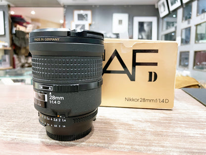 AF Nikkor 28mm F/1.4D (With HK-7 Hood)