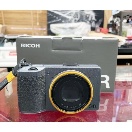 Ricoh GR lll Digital Camera Street Edition Special Limited Kit